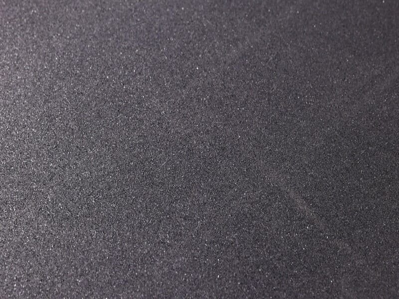 Moderna linea di produzione di pavimenti in gomma con sistemi di ventilazione